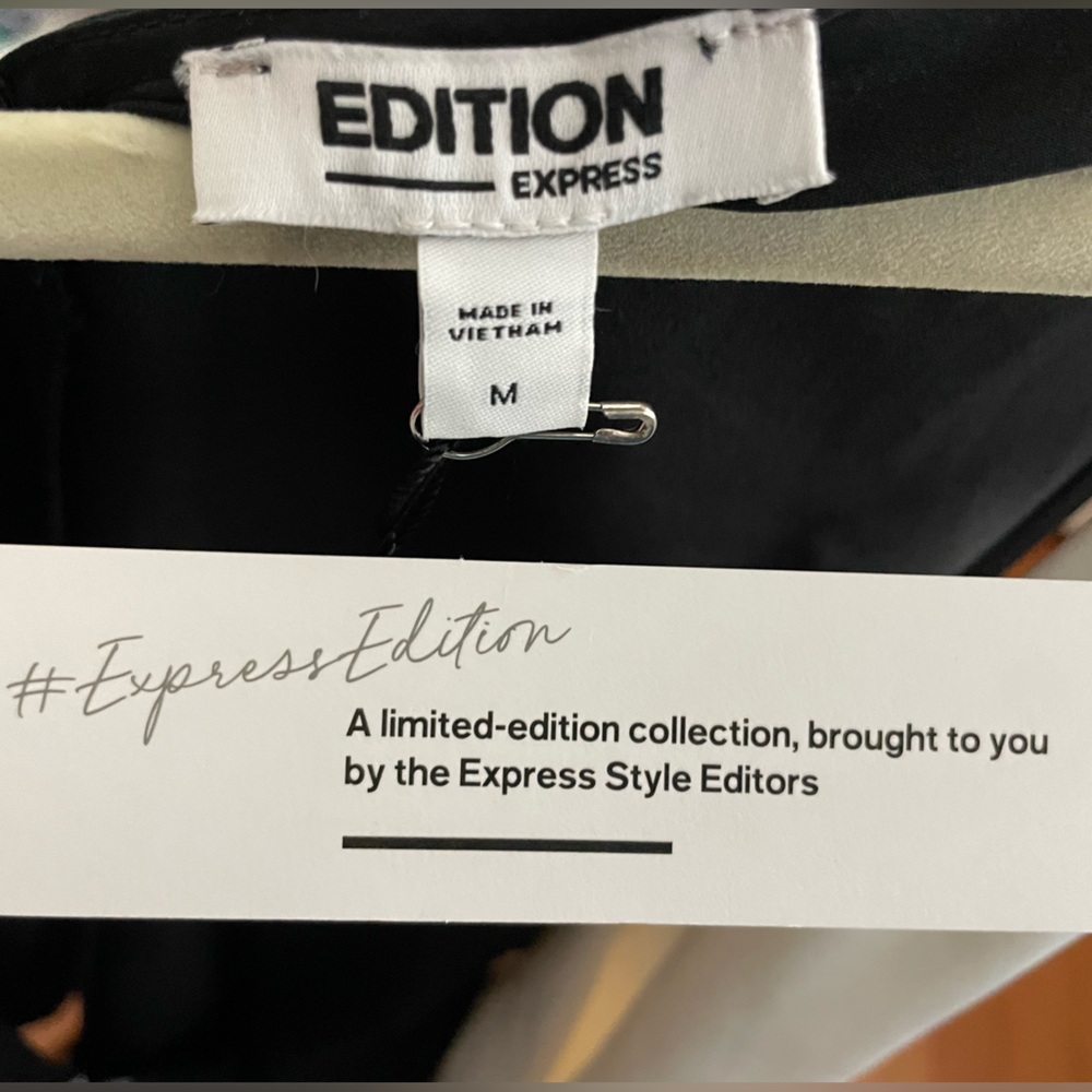 Express Edition Monochrome Wrap Blouse - Picture 13 of 13